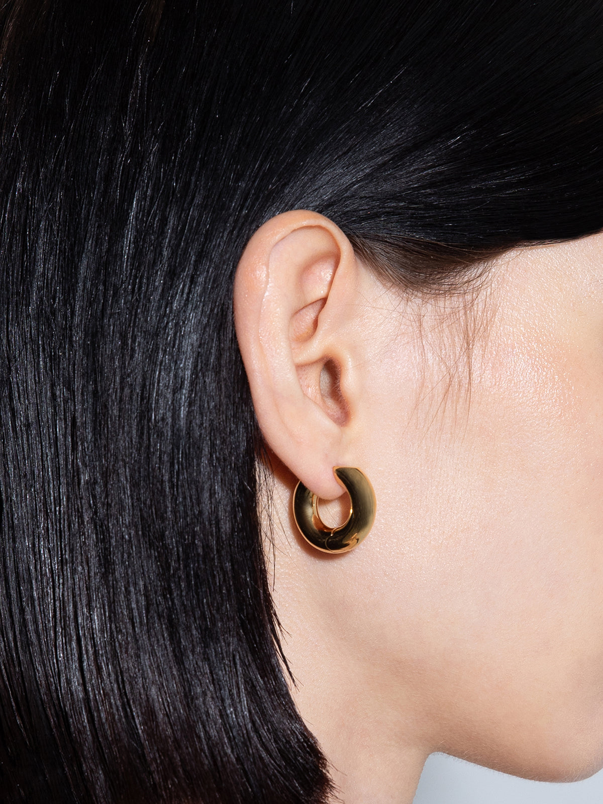 Alaya Medium 18kt Gold-Plated Hoop Earrings - Image 4