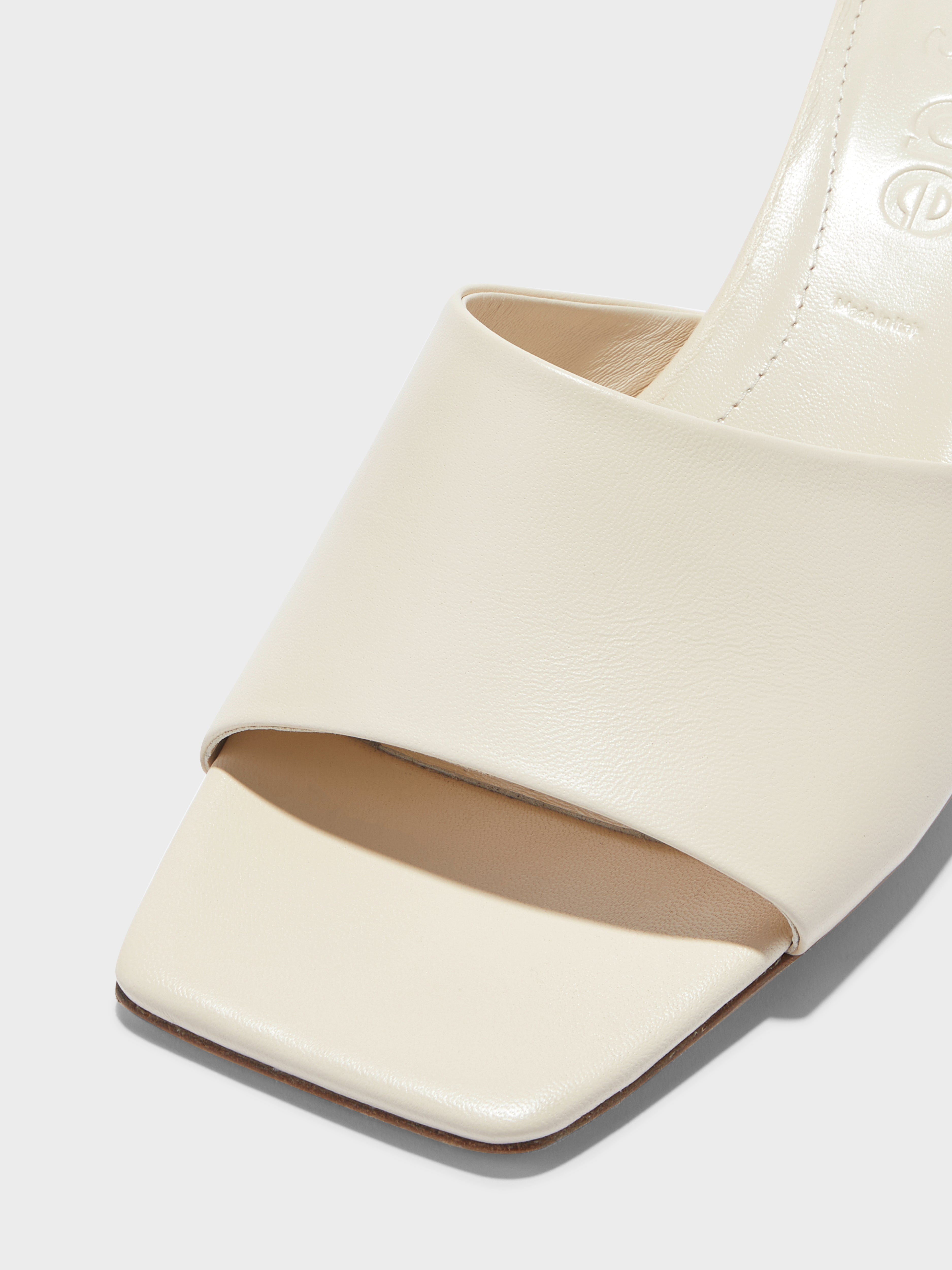 Ale Leather Mules – Aeyde
