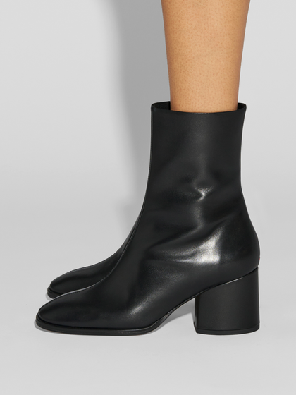 Aeyde | Ayla Leather Ankle Boots Leather Ankle Boots for Women | Black Calf | Round Toe | Mid Heel | How to Style