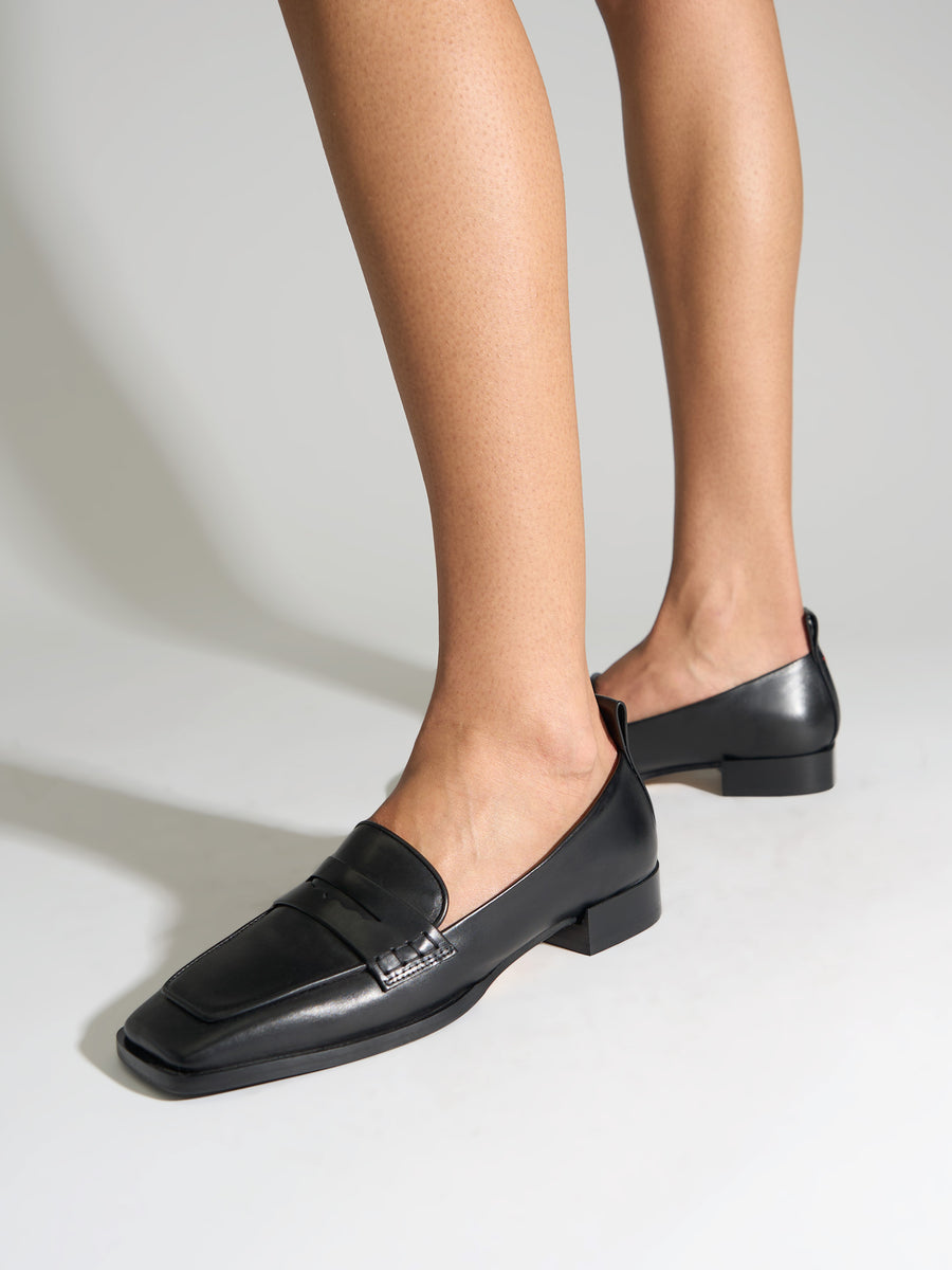 Aeyde | Blake Square-Toe Flats Leather Flats for Women | Black Calf | Square Toe | Flat Heel | On Feet