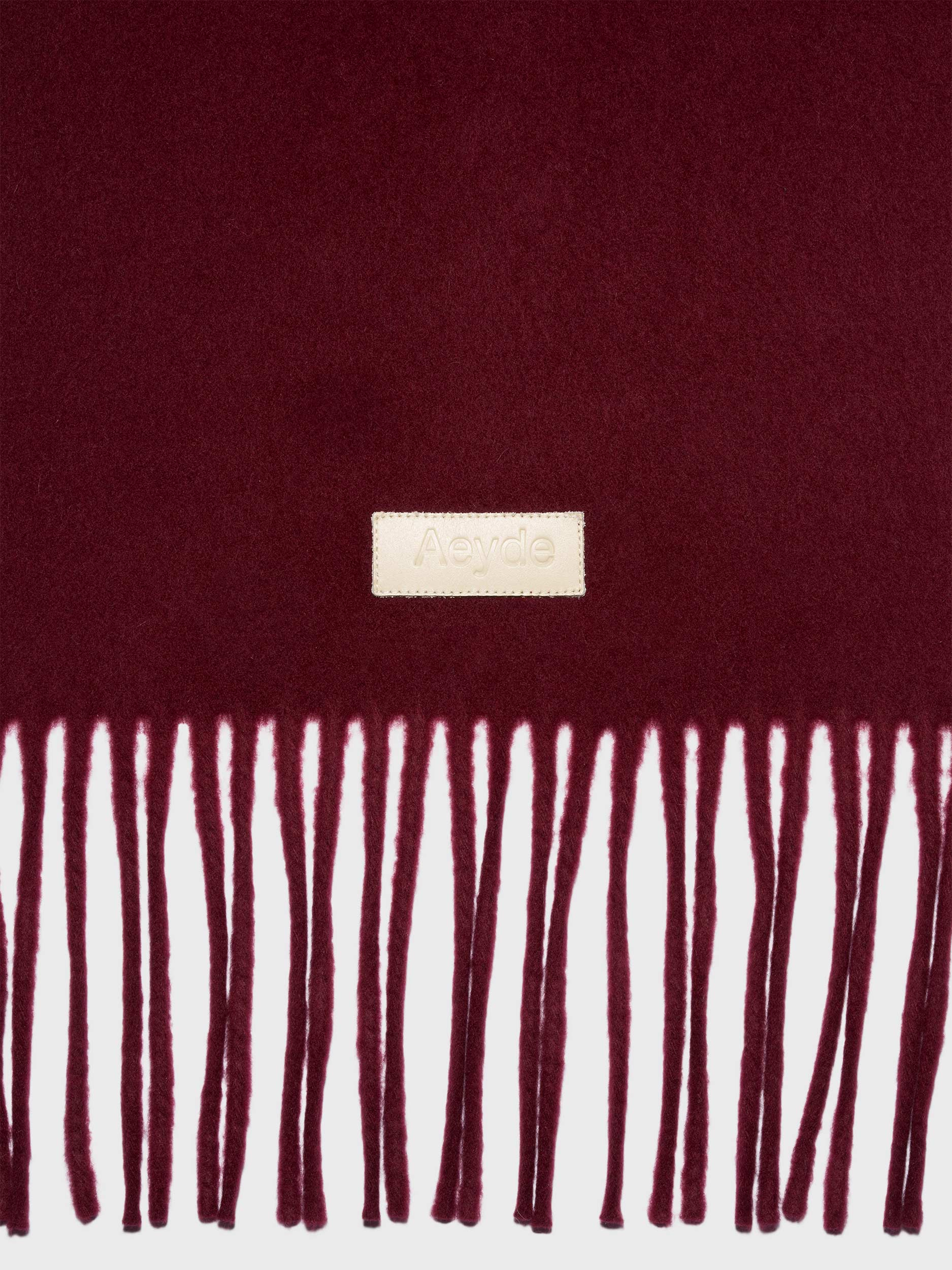 Aeyde | Bria Wool Scarves for Women | Port Wool | Luxury Materials | Handmade in Italy | Material Details
