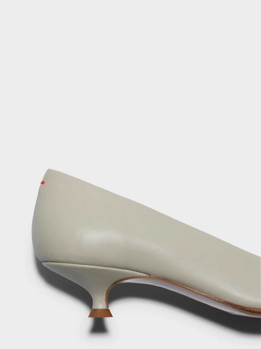 Aeyde | Cari Pointed-Toe Pumps Leather Pumps for Women | Cloud Nappa | Pointed Toe | Low Heel | Heel Details