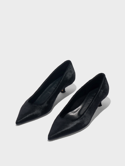 Aeyde | Cari Pony Hair Pumps Leather Pumps for Women | Black Ponyhair | Pointed Toe | Low Heel | On Feet