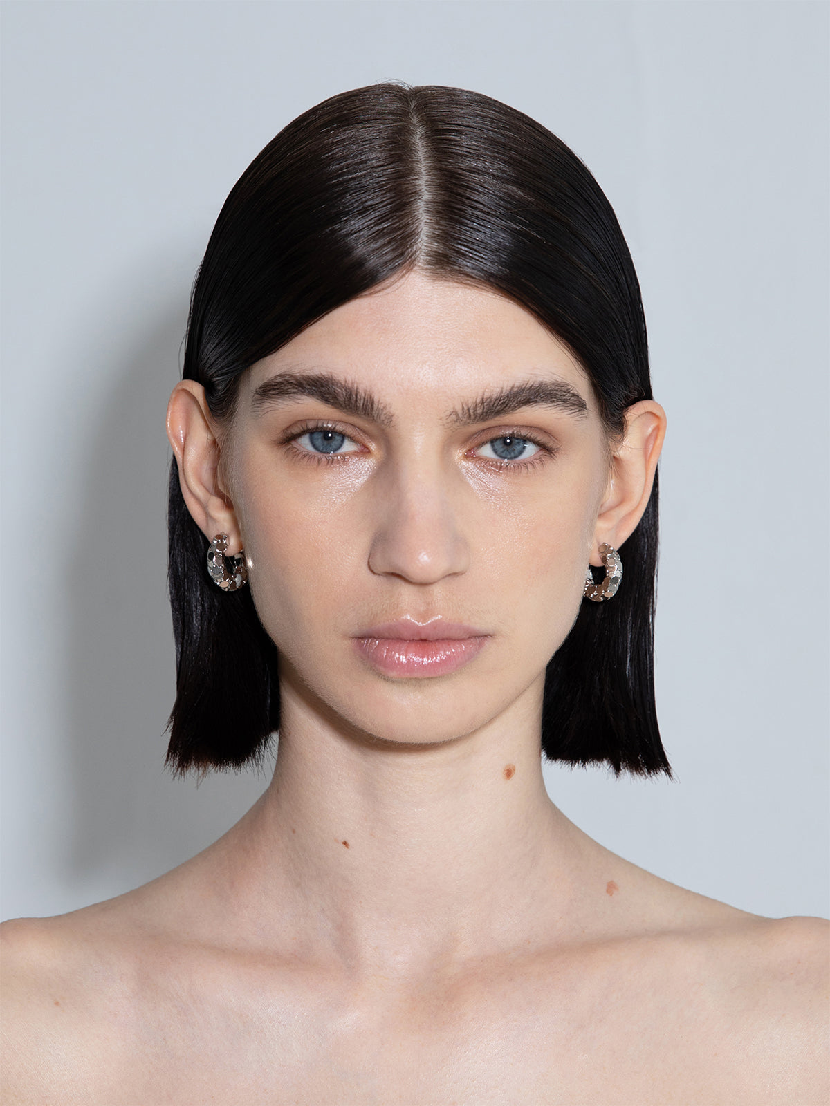 Cooper Medium Palladium-Plated Hoop Earrings - Image 3