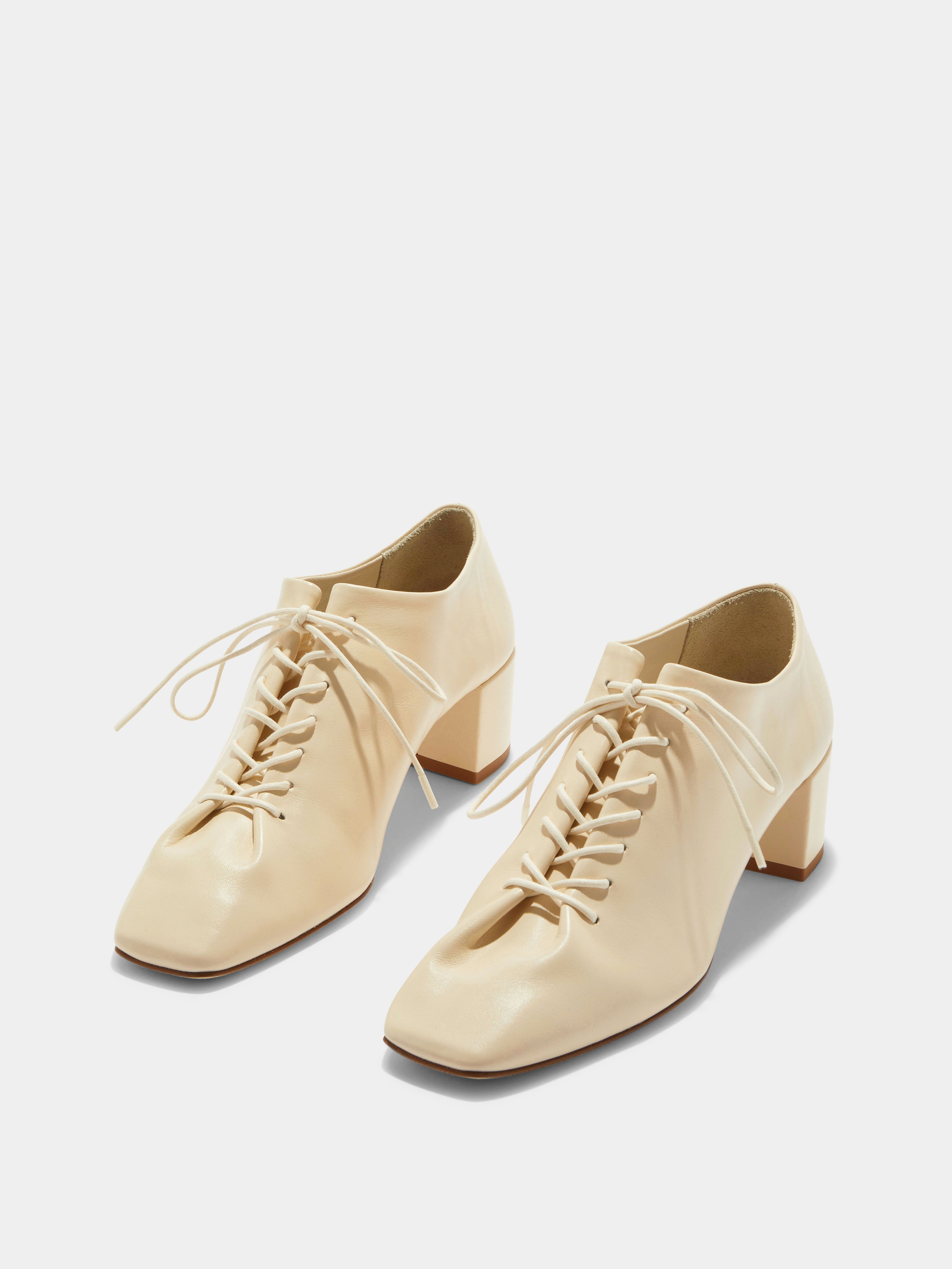 Aeyde | Cosima Leather Pumps Leather Pumps for Women | Creamy Nappa | Square Toe | Low Heel | On Feet