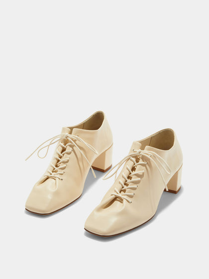 Aeyde | Cosima Leather Pumps Leather Pumps for Women | Creamy Nappa | Square Toe | Low Heel | On Feet