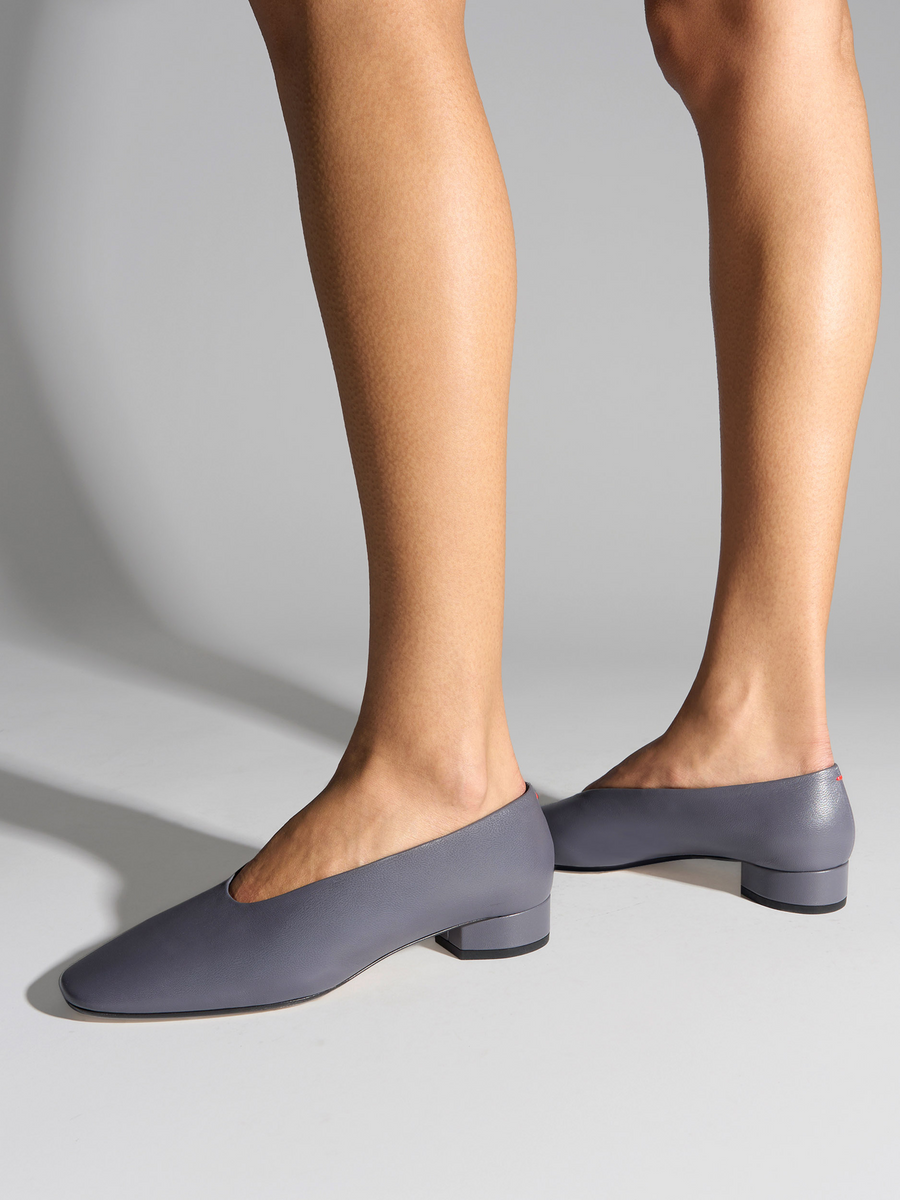 Aeyde | Delia Low-Heeled Ballet Pumps Leather Flats for Women | Dusty Purple Nappa | Round Toe | Low Heel | On Feet