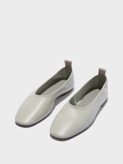 Aeyde | Dex Leather Flats Leather Flats for Women | Cloud Nappa | Round Toe | Flat Heel | Luxury Materials | Handmade in Italy