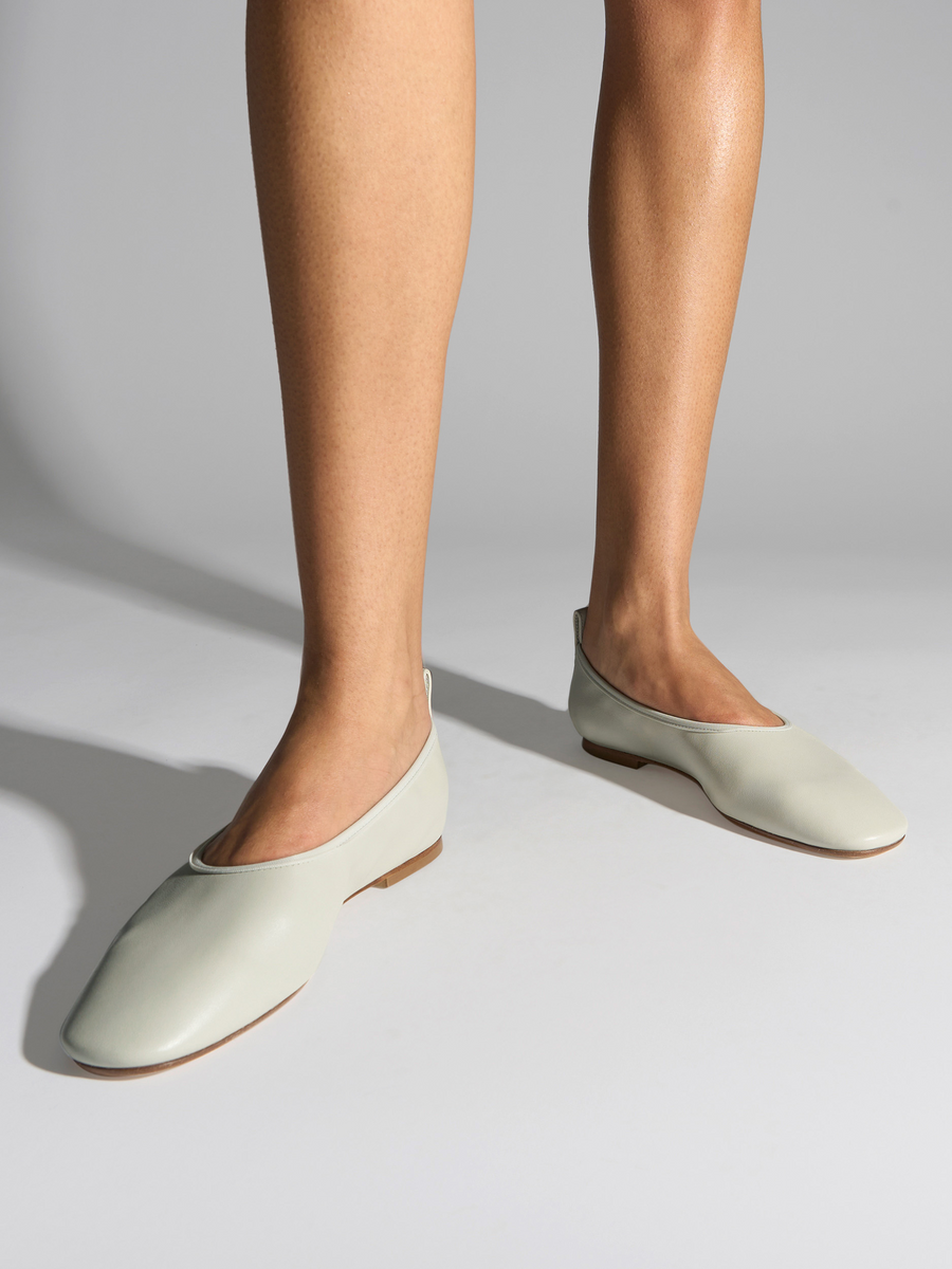 Aeyde | Dex Leather Flats Leather Flats for Women | Cloud Nappa | Round Toe | Flat Heel | On Feet