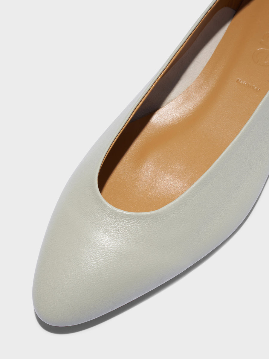 Aeyde | Ellie Almond-Toe Flats Leather Flats for Women | Cloud Nappa | Round Toe | Flat Heel | Heel Details