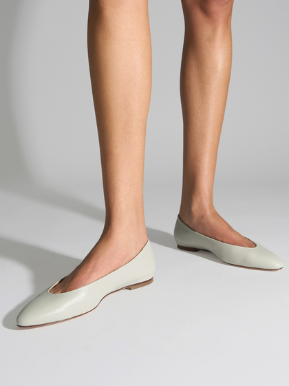 Aeyde | Ellie Almond-Toe Flats Leather Flats for Women | Cloud Nappa | Round Toe | Flat Heel | On Feet
