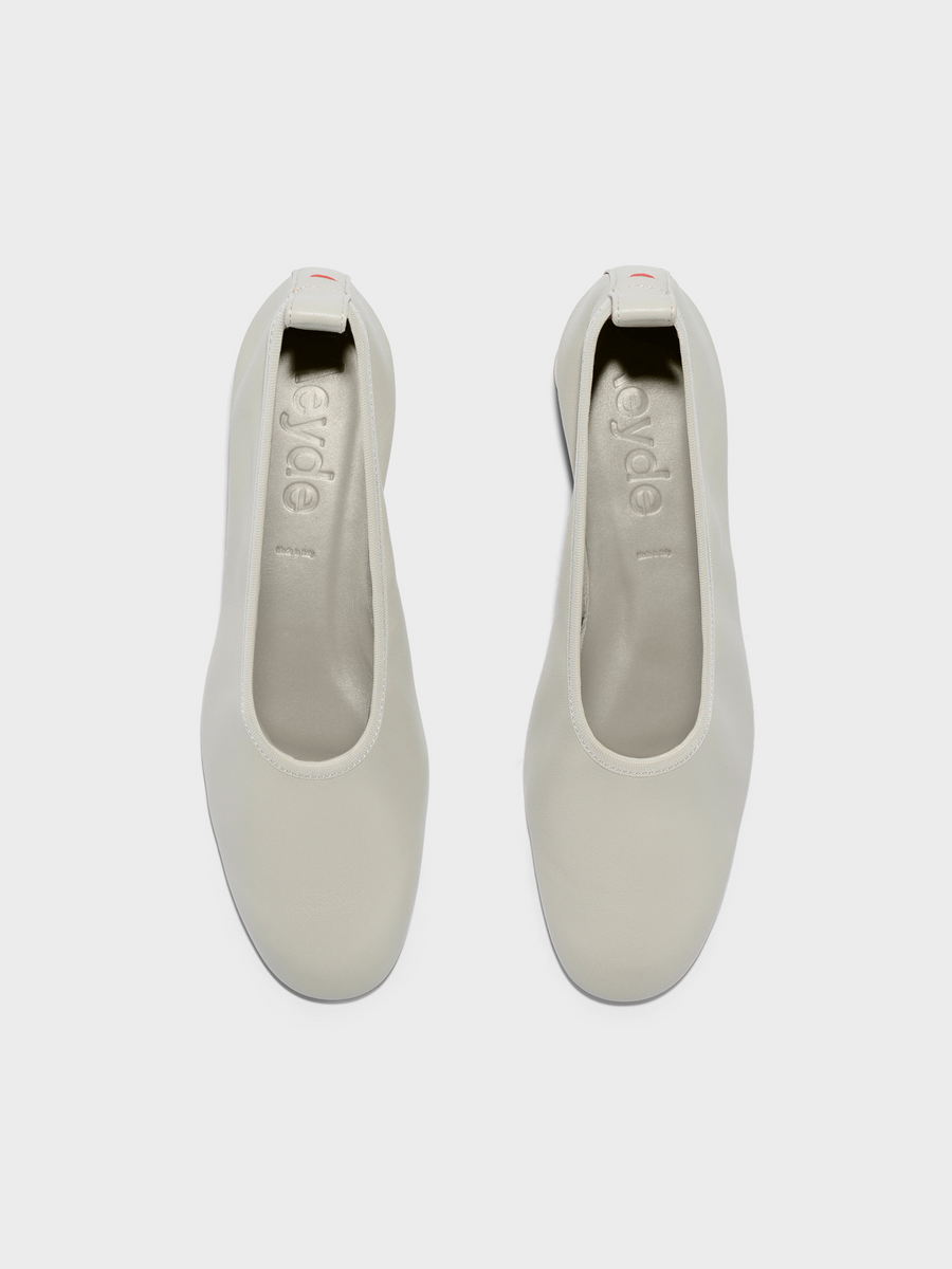 Aeyde | Gemma Round-Toe Pumps Leather Pumps for Women | Cloud Nappa | Round Toe | Mid Heel | Front View