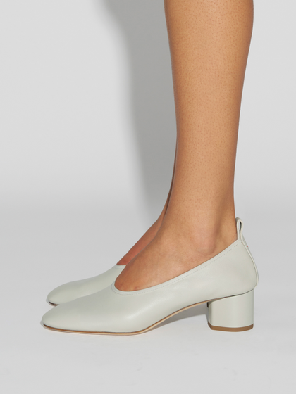 Aeyde | Gemma Round-Toe Pumps Leather Pumps for Women | Cloud Nappa | Round Toe | Mid Heel | How to Style