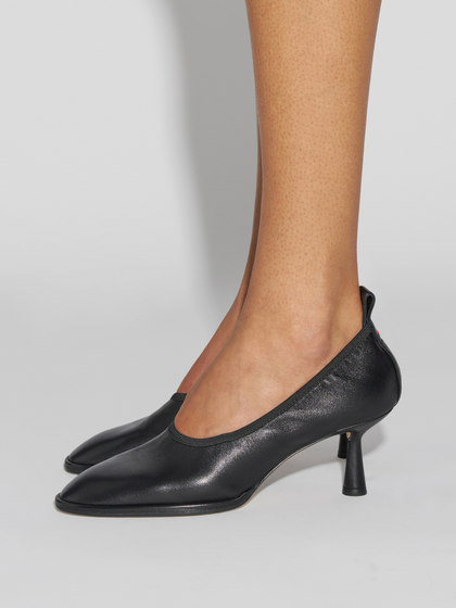 Aeyde | Giulia Stiletto Pumps Leather Pumps for Women | Black Nappa | Round Toe | Mid Heel | How to Style