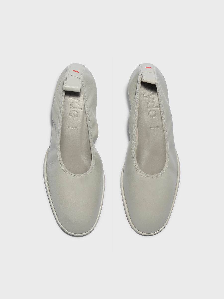 Aeyde | Giulia Stiletto Pumps Leather Pumps for Women | Cloud Nappa | Round Toe | Mid Heel | Front View