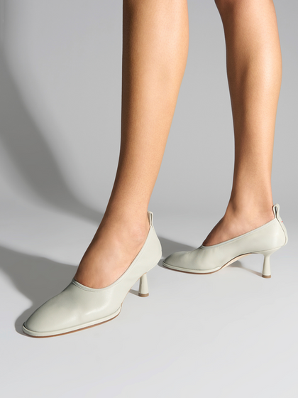 Aeyde | Giulia Stiletto Pumps Leather Pumps for Women | Cloud Nappa | Round Toe | Mid Heel | On Feet