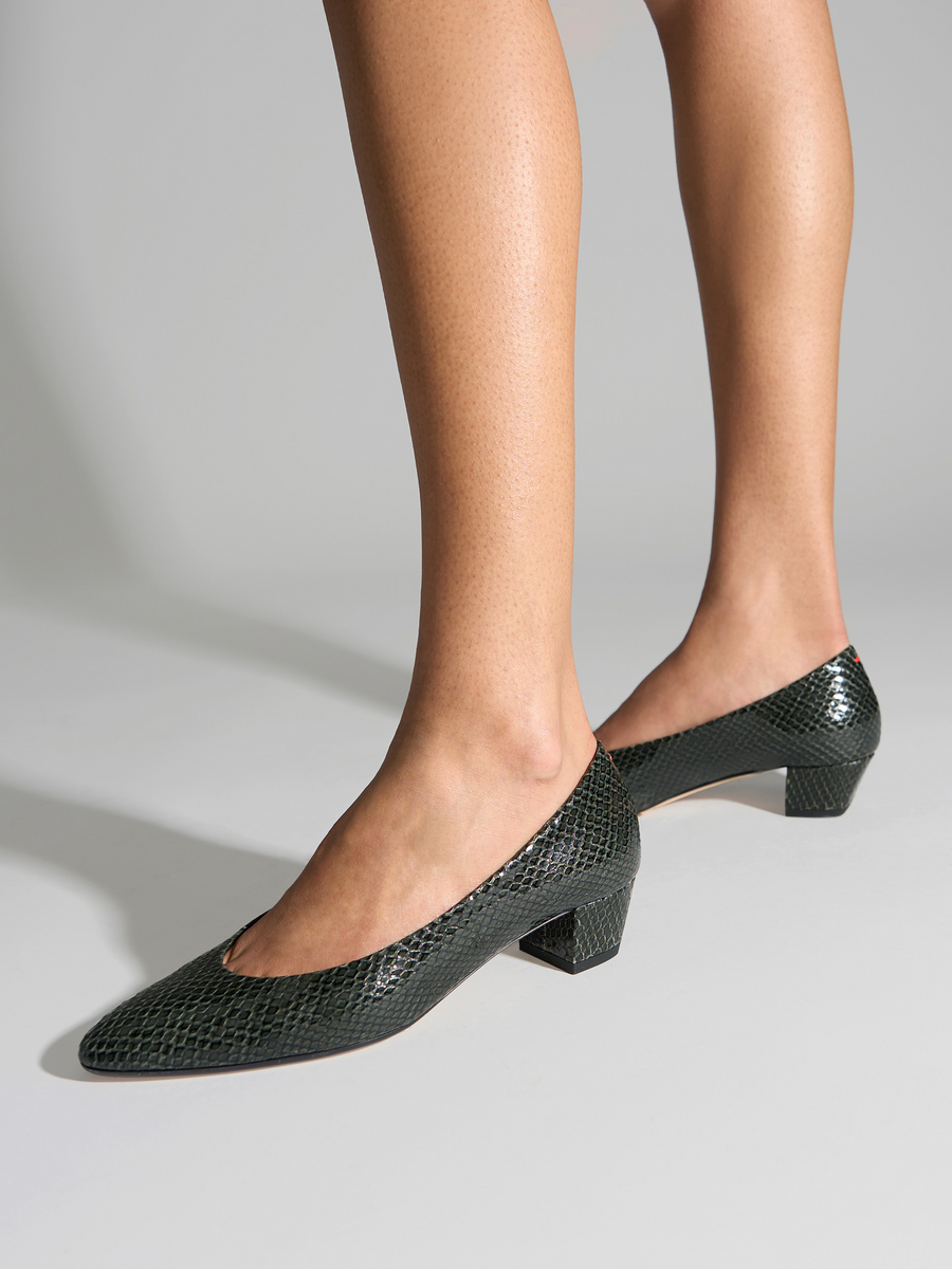Aeyde | Helia Low-Cut Pumps Leather Pumps for Women | Moss Mini snake | Round Toe | Low Heel | On Feet
