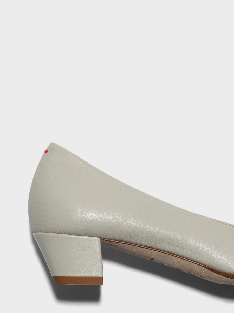 Aeyde | Helia Low-Cut Pumps Leather Pumps for Women | Cloud Nappa | Round Toe | Low Heel | Heel Details
