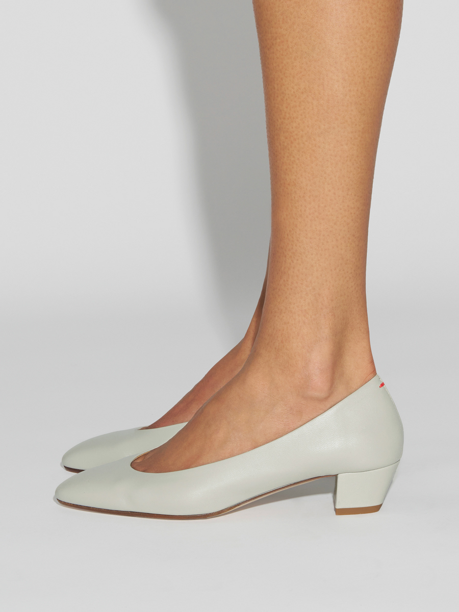Aeyde | Helia Low-Cut Pumps Leather Pumps for Women | Cloud Nappa | Round Toe | Low Heel | How to Style