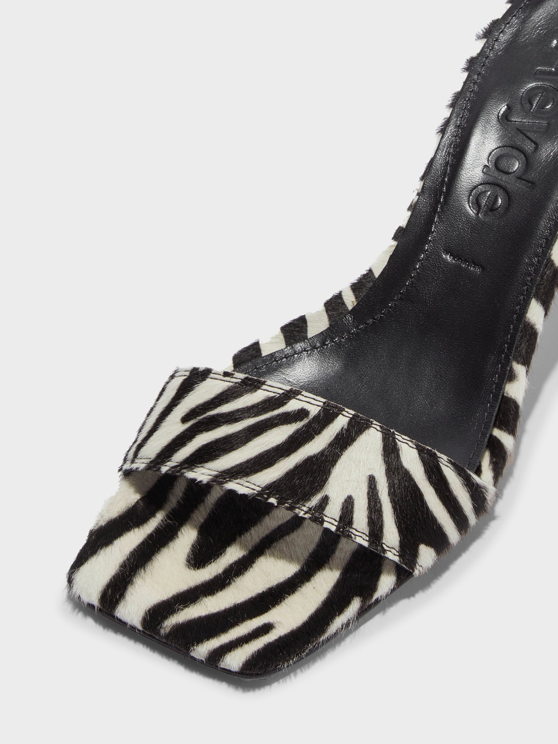 サンダル・ミュール aeyde SS25 55mm (ILVY ZEBRA PONYHAIRCREAMY) AEYDE Ilvy zebra-print pony hair mules | NET-A-PORTER