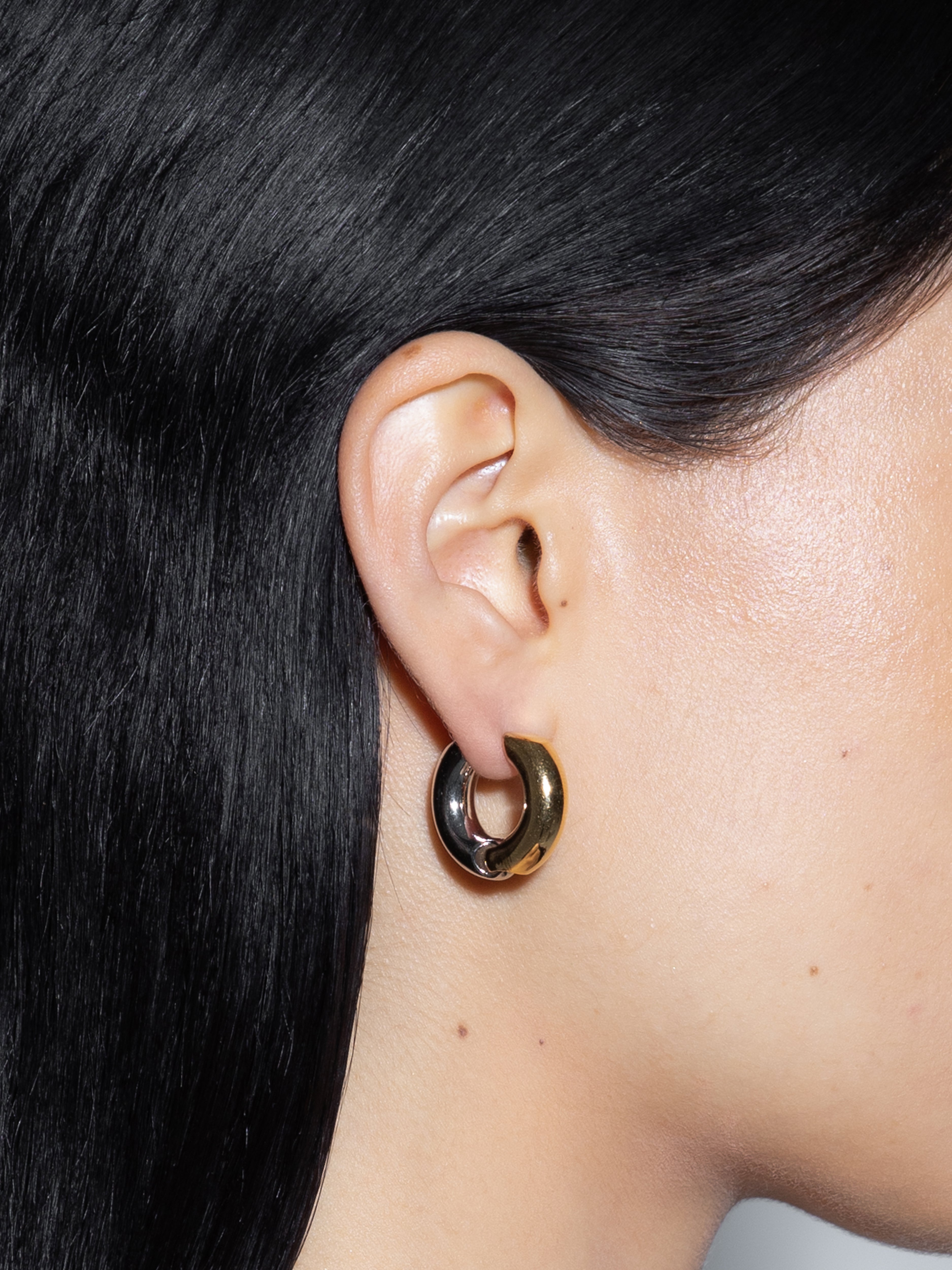 Laurie Medium 18kt Gold and Palladium-Plated Hoop Earrings - Image 3