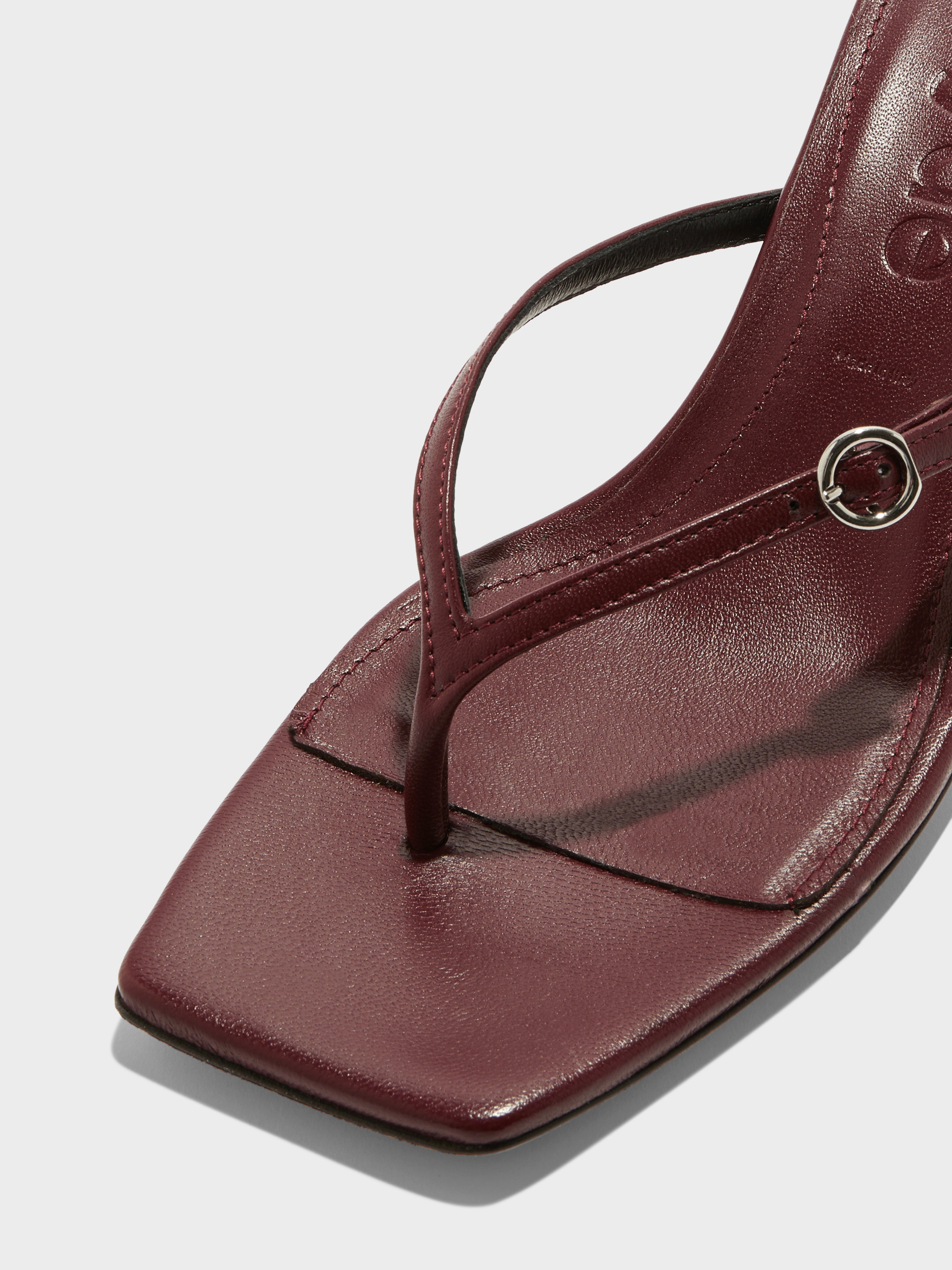 Leigh Leather Toe-Post Sandals – Aeyde