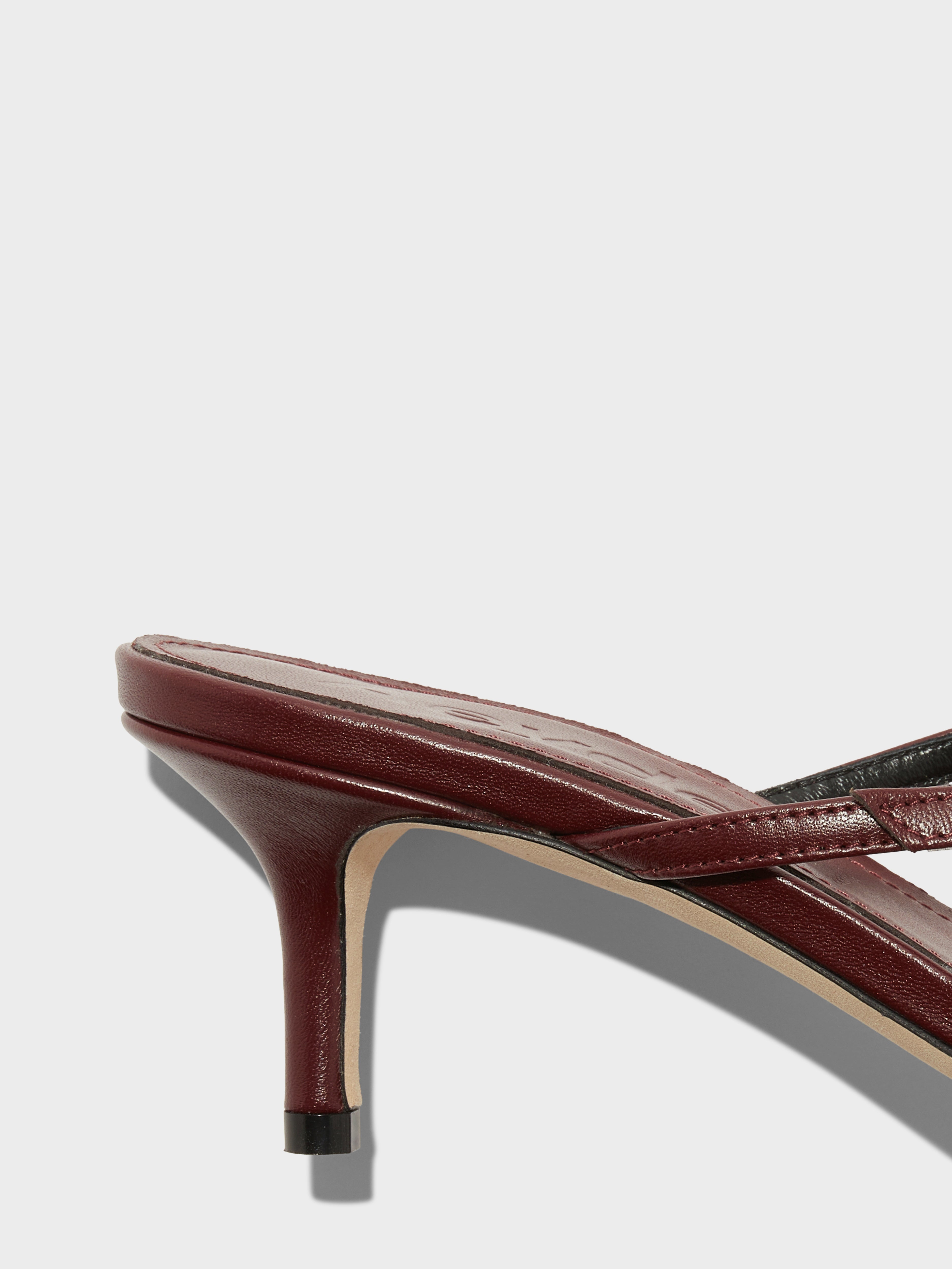 Aeyde | Leigh Leather Toe-Post Sandals Leather Heeled Sandals for Women | Port Nappa | Square Toe | Mid Heel | Heel Details
