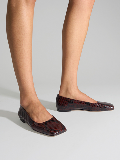 Aeyde | Matti Square-Toe Flats Leather Flats for Women | Port Snake | Square Toe | Flat Heel | On Feet