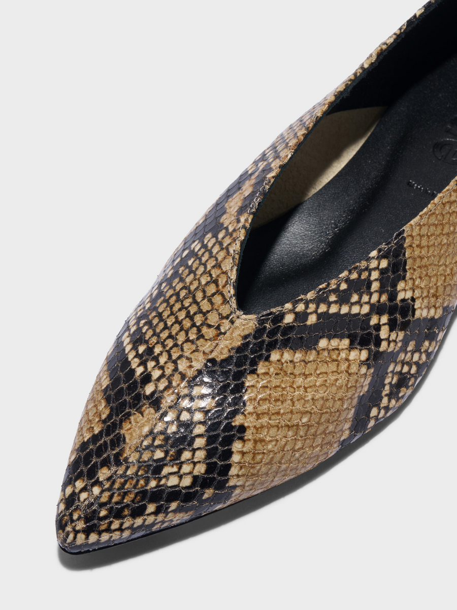 Aeyde | Moa Pointed-Toe Flats Leather Flats for Women | Hazelnut Snake | Pointed Toe | Flat Heel | Front View