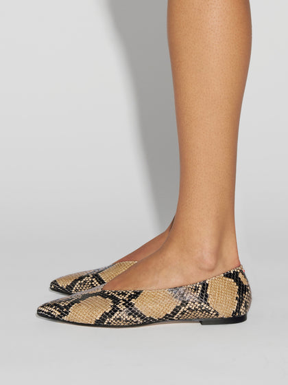 Aeyde | Moa Pointed-Toe Flats Leather Flats for Women | Hazelnut Snake | Pointed Toe | Flat Heel | How to Style