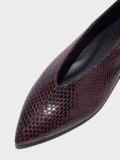 Aeyde | Moa Pointed-Toe Flats Leather Flats for Women | Port Snake | Pointed Toe | Flat Heel | Heel Details