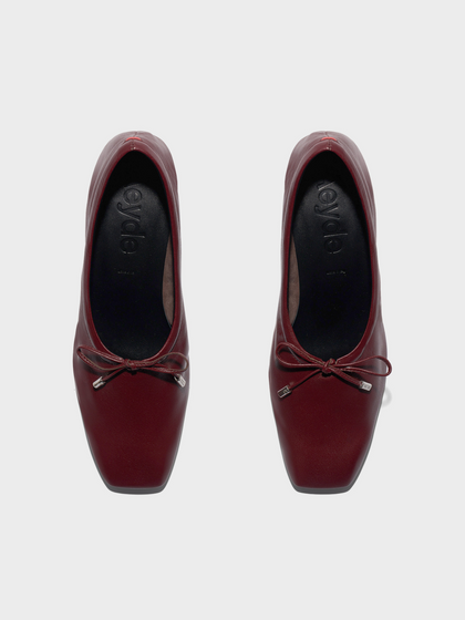 Aeyde | Narissa Square-Toe Pumps Leather Pumps for Women | Port Lambskin | Square Toe | Mid Heel | Front View