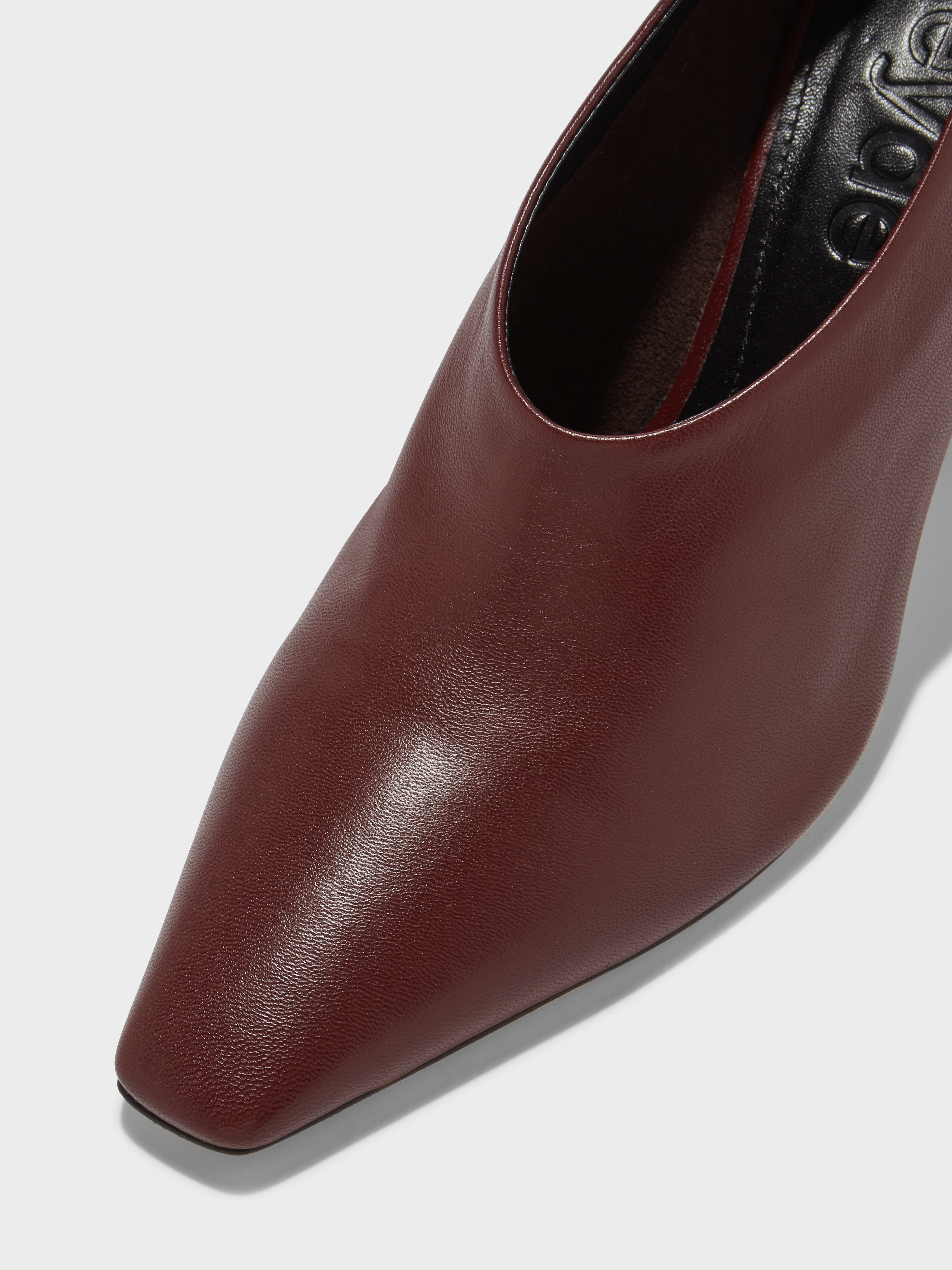 Nova Leather Pointed Pumps - Image 4