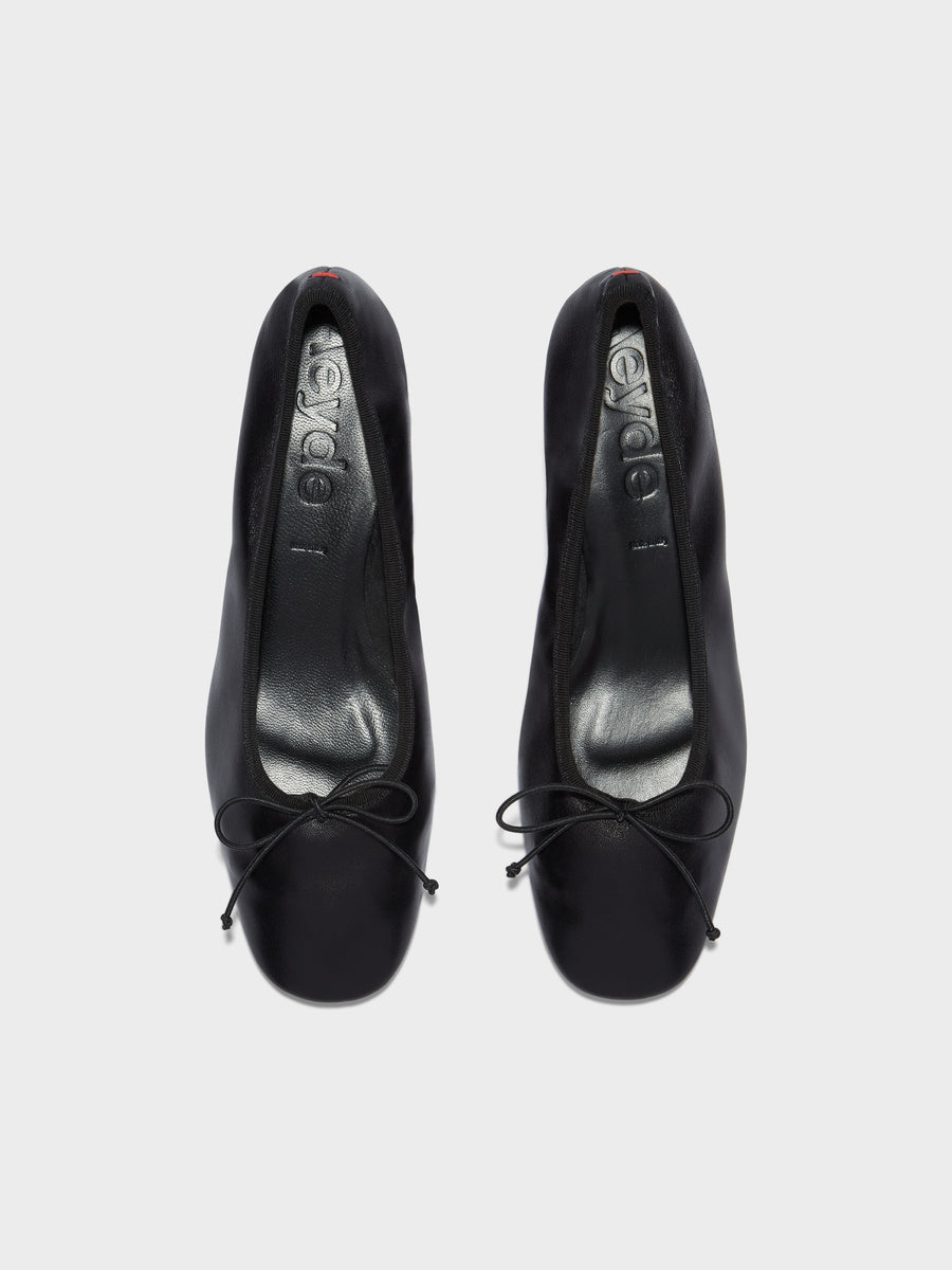 Onda Round-Toe Ballet Flats