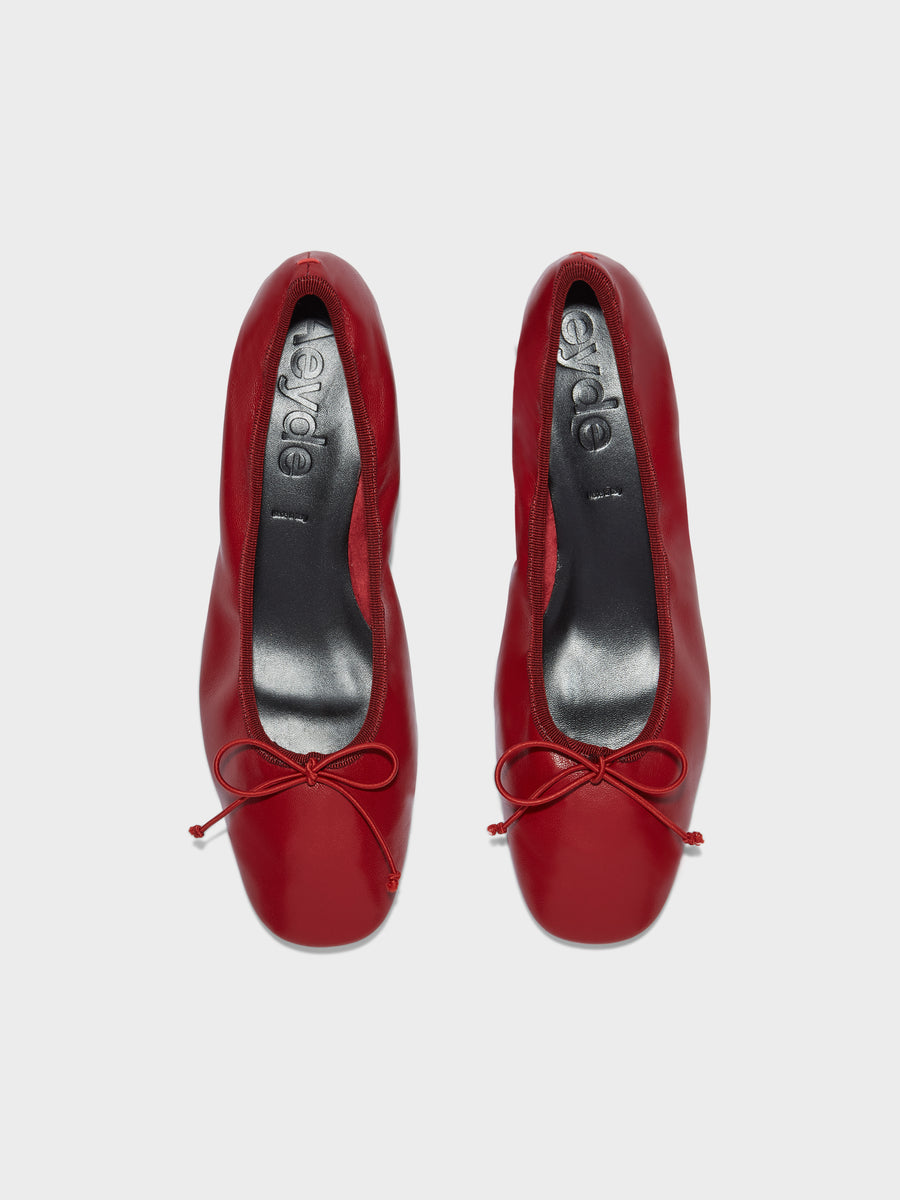 Onda Round-Toe Ballet Flats