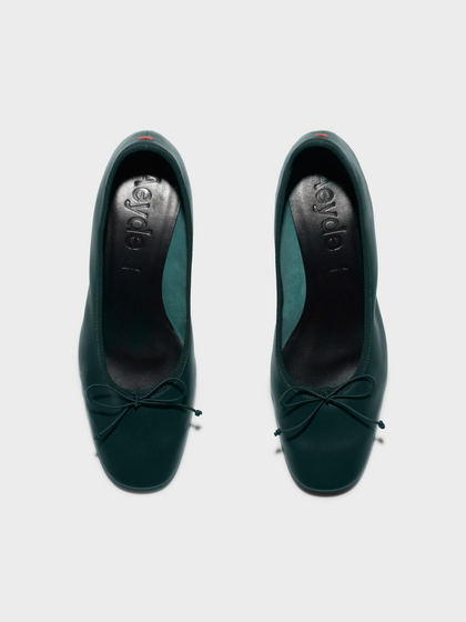 Aeyde | Onda Round-Toe Ballet Flats Leather Flats for Women | Moss Nappa | Round Toe | Low Heel | Front View