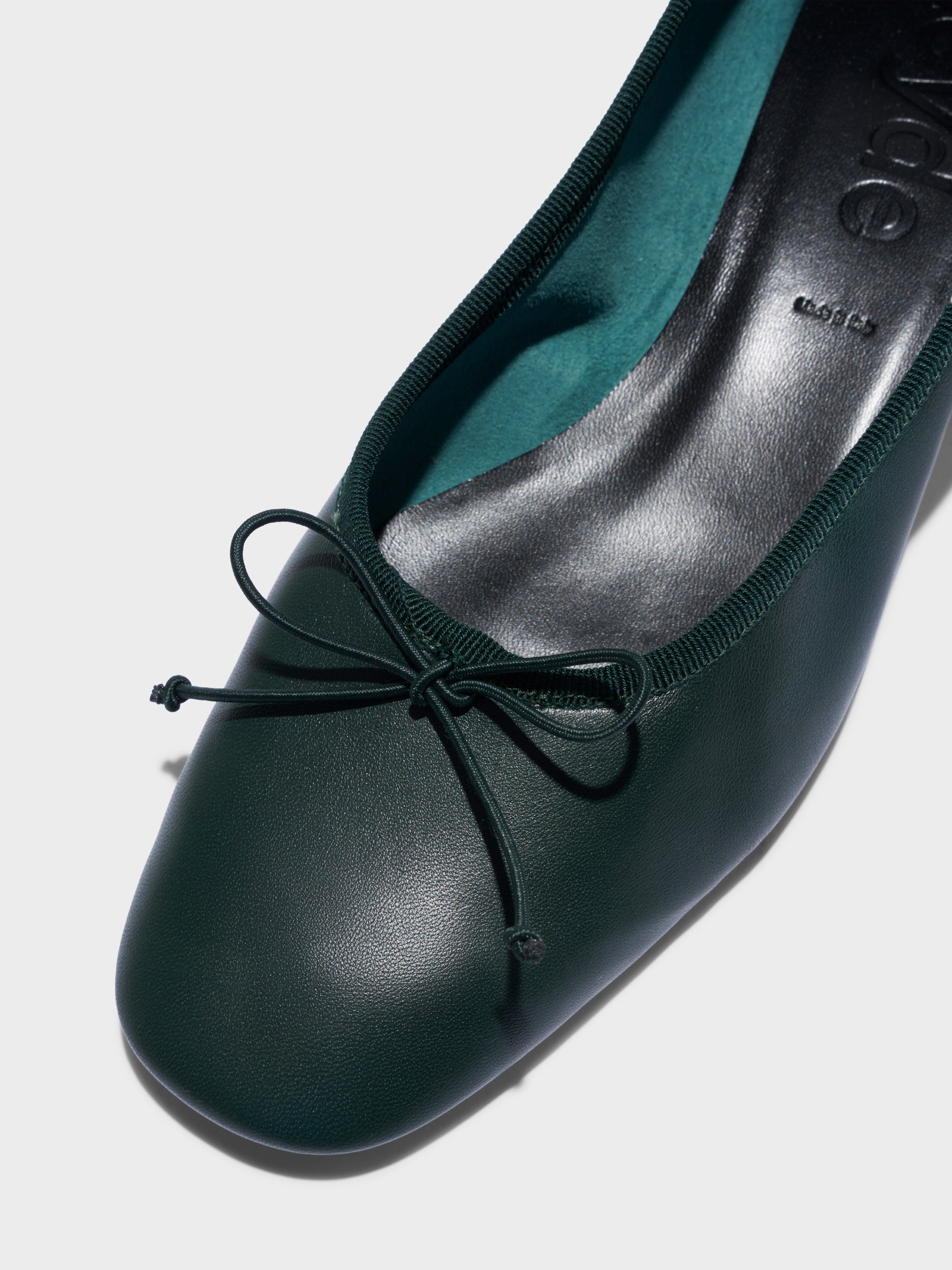 Aeyde | Onda Round-Toe Ballet Flats Leather Flats for Women | Moss Nappa | Round Toe | Low Heel | Heel Details