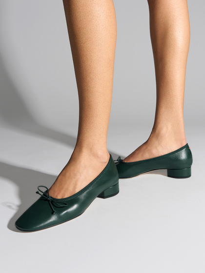 Aeyde | Onda Round-Toe Ballet Flats Leather Flats for Women | Moss Nappa | Round Toe | Low Heel | On Feet