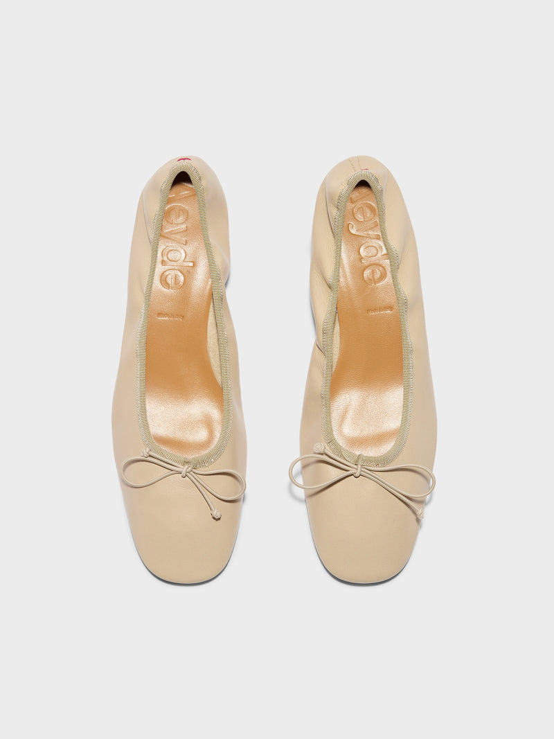 Onda Round-Toe Ballet Flats