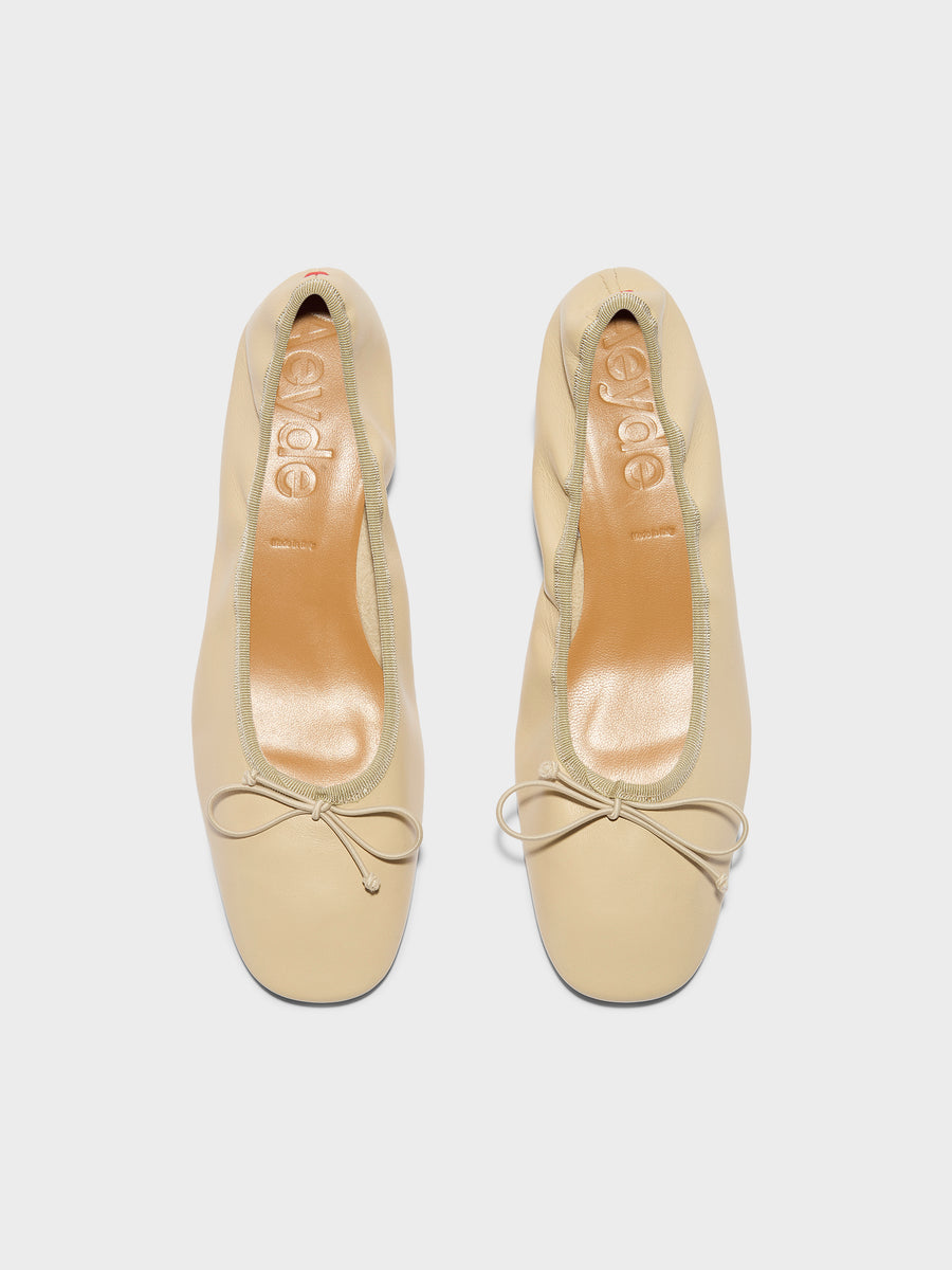Onda Round-Toe Ballet Flats