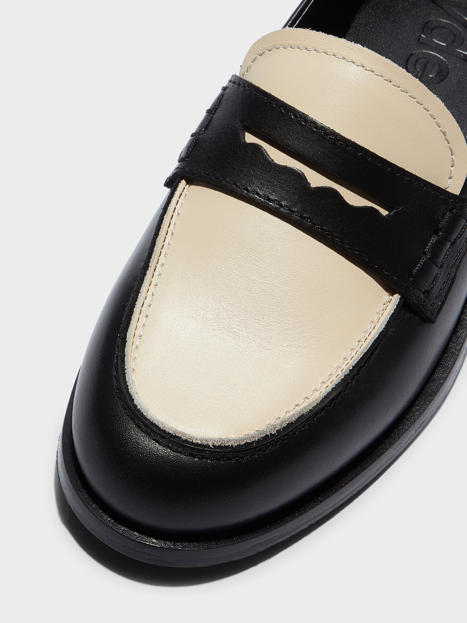 Aeyde | Oscar Leather Flats for Women | Black/Creamy Calf | Round Toe | Low Heel | Heel Details