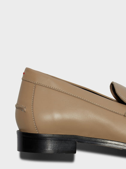 【関税込み】Aeyde ベージュ Oscar ローファー Oscar Calfskin Leather Loafers – Aeyde