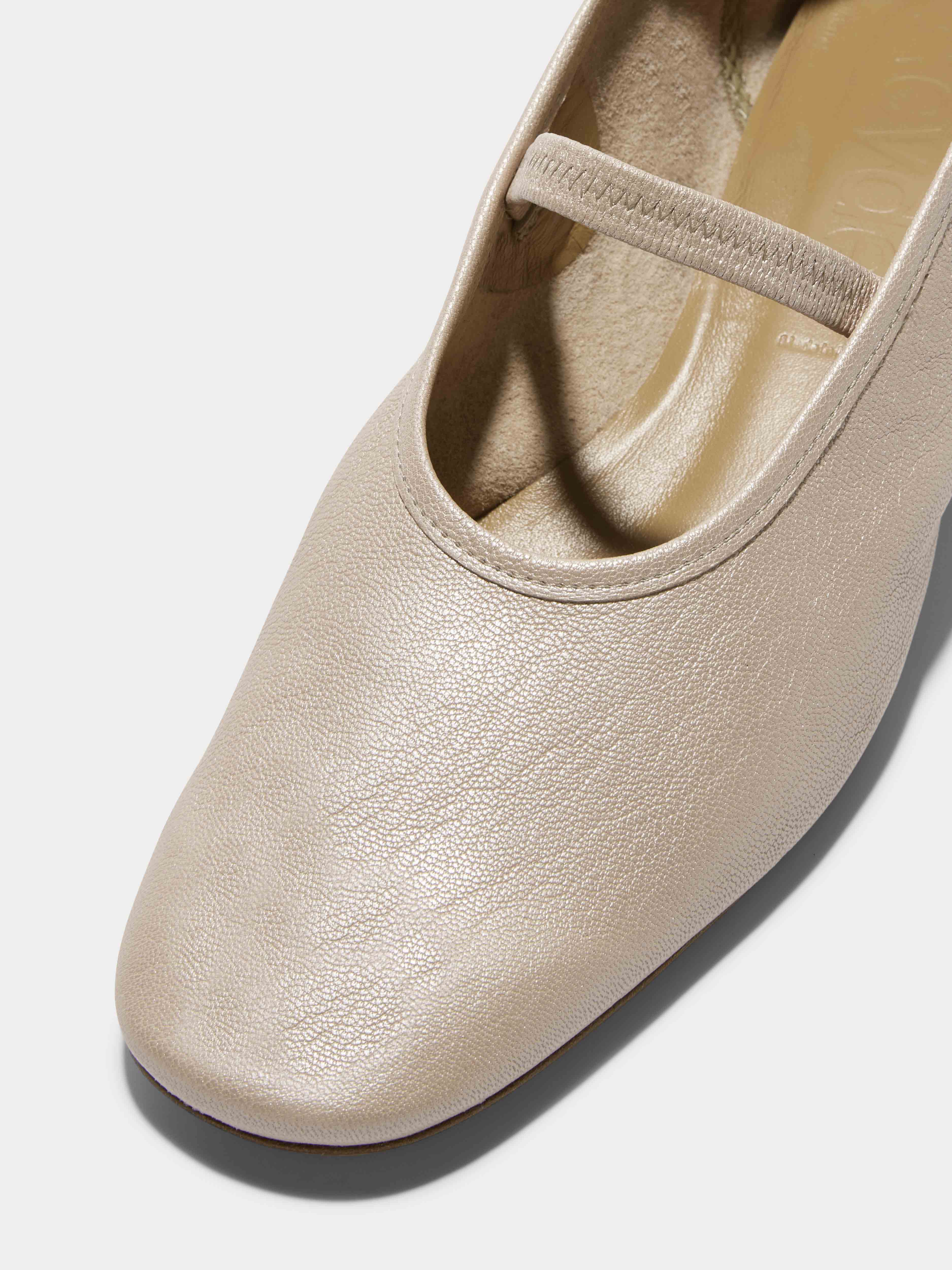 Aeyde | Pippa Leather Ballet Flats Leather Flats for Women | Peach Pearl Nappa | Round Toe | Low Heel | Luxury Materials | Handmade in Italy