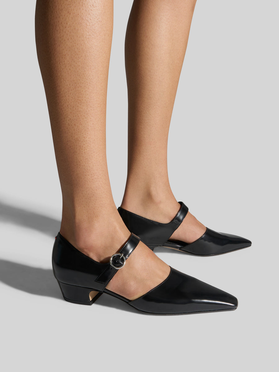 Aeyde | Yara Polido Leather Pumps Leather Pumps for Women | Black Polido | Square Toe | Low Heel | On Feet