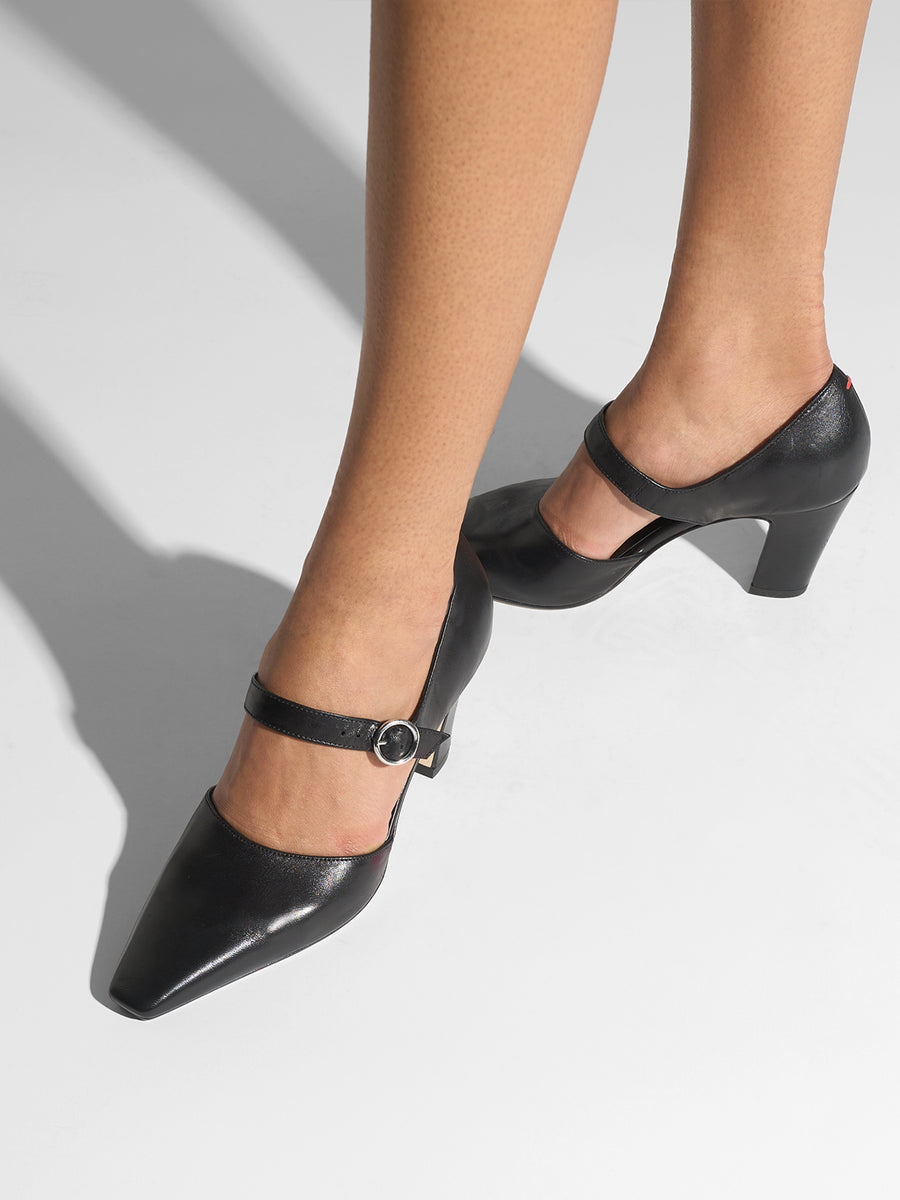 Isidora Mary-Jane Pumps