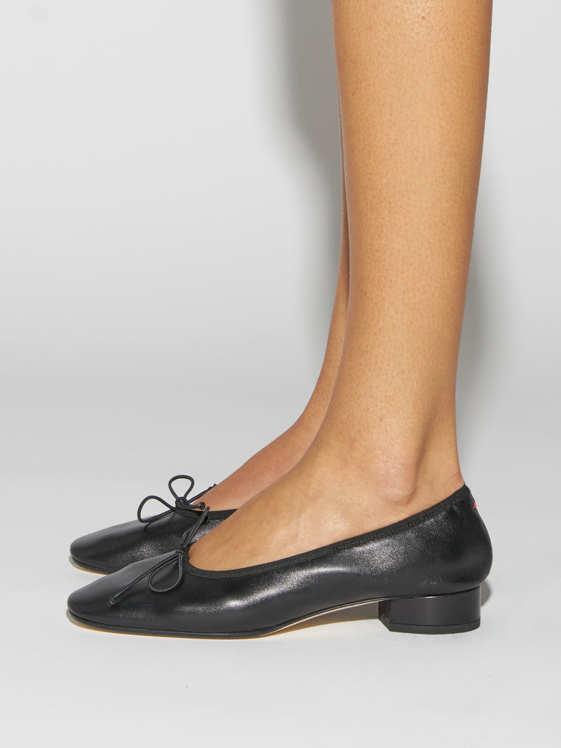 Onda Round-Toe Ballet Flats
