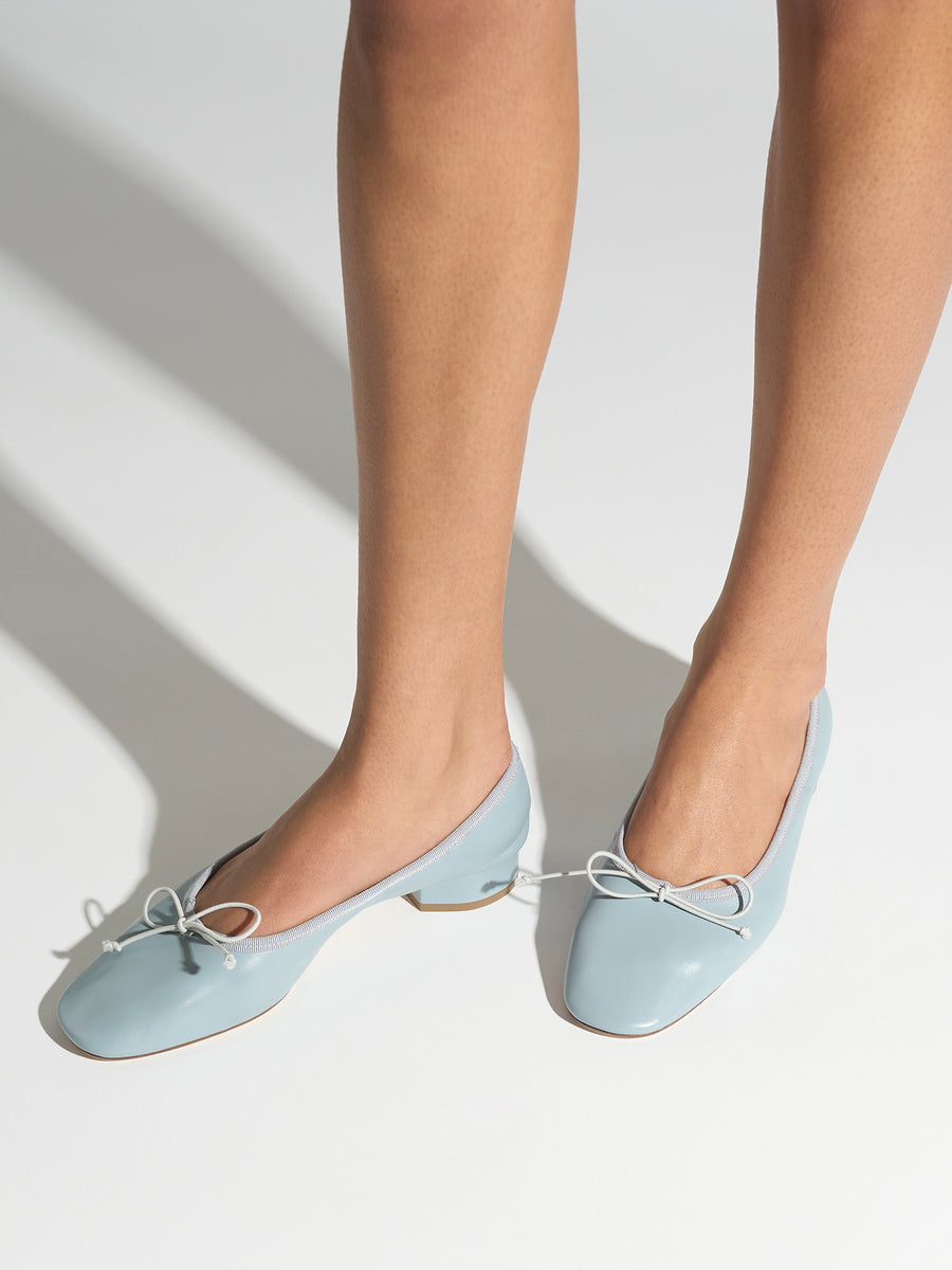 Onda Round-Toe Ballet Flats