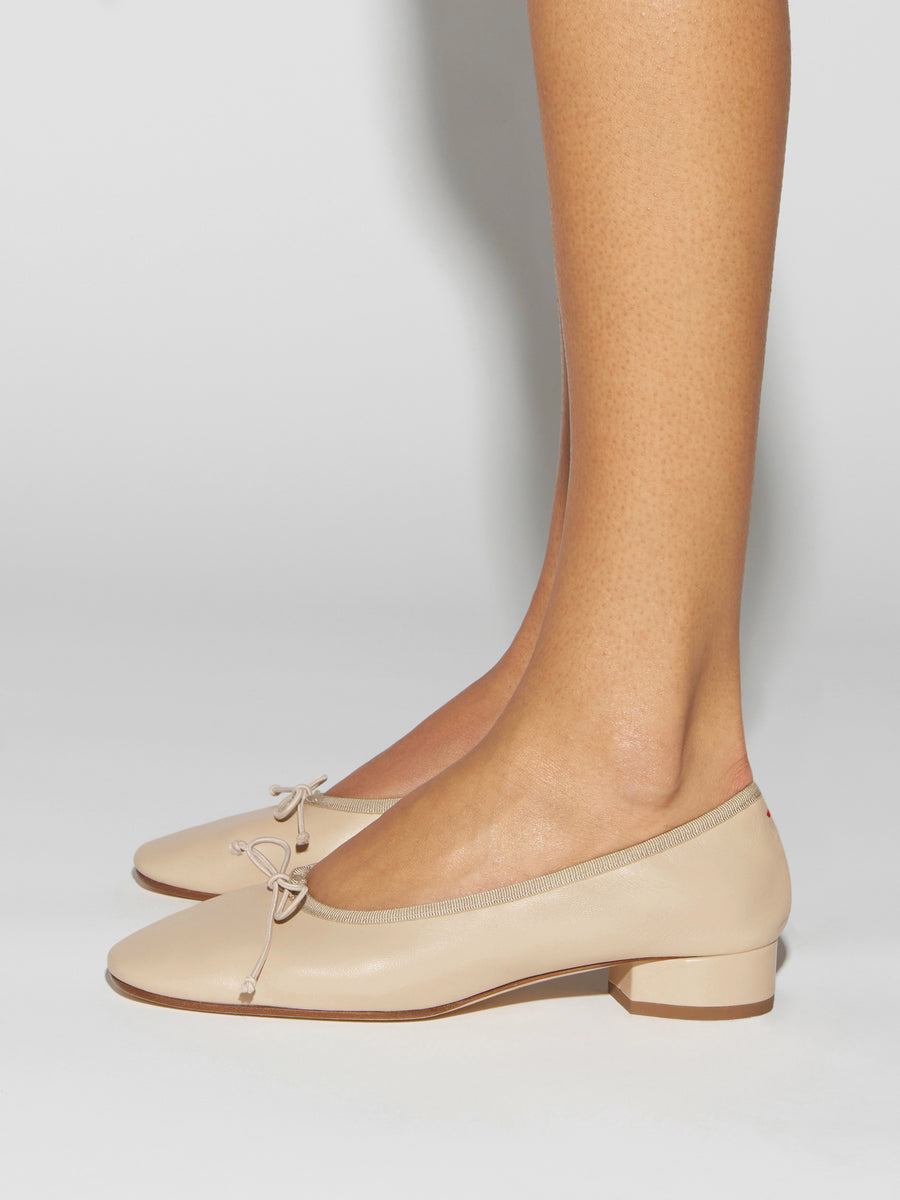 Onda Round-Toe Ballet Flats