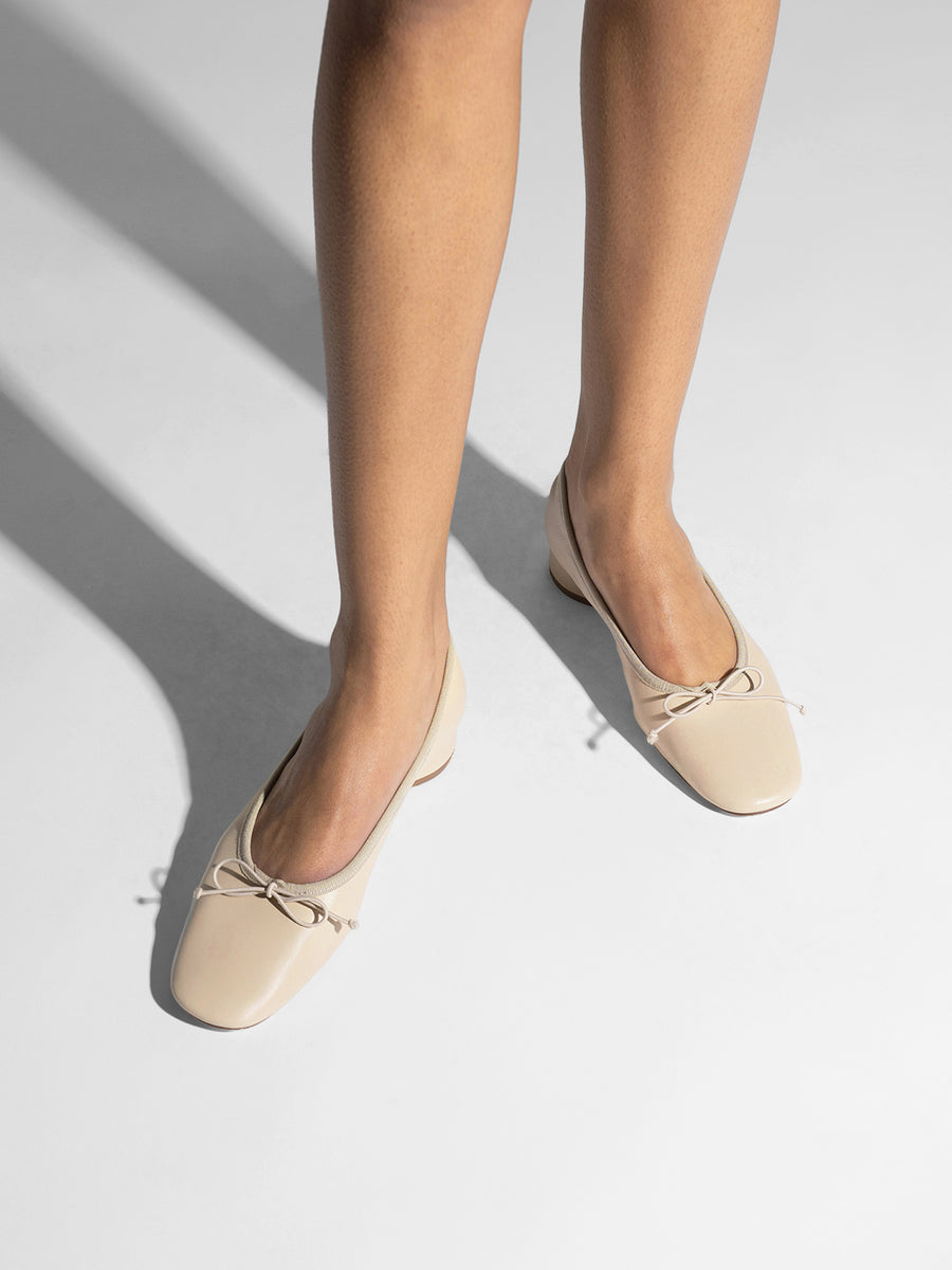 Onda Round-Toe Ballet Flats