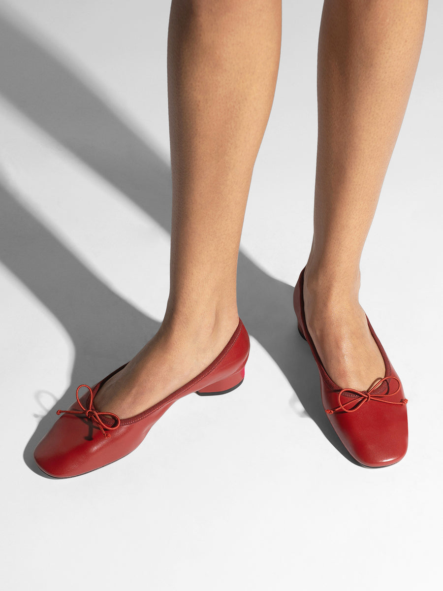 Onda Round-Toe Ballet Flats